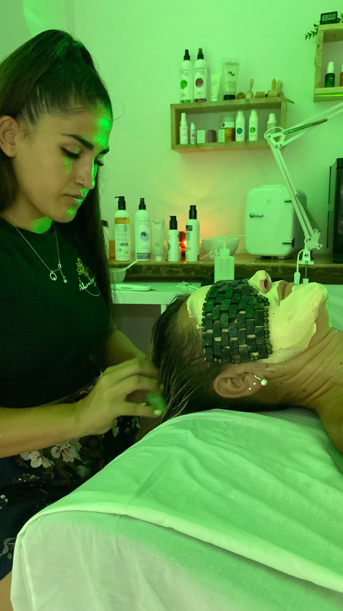 Tratamiento facial con luz LED en Adara Essence